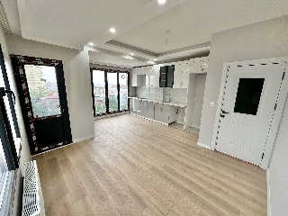 Avcılar Firuzköy'de Süper Otoparklı Sıfır 2+1 Kiralık Daire — fotoğraf 2