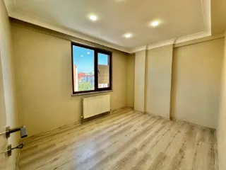 Kartaltepe'de Kış Bahçeli Kiralık 5+1 Dublex Daire — fotoğraf 2